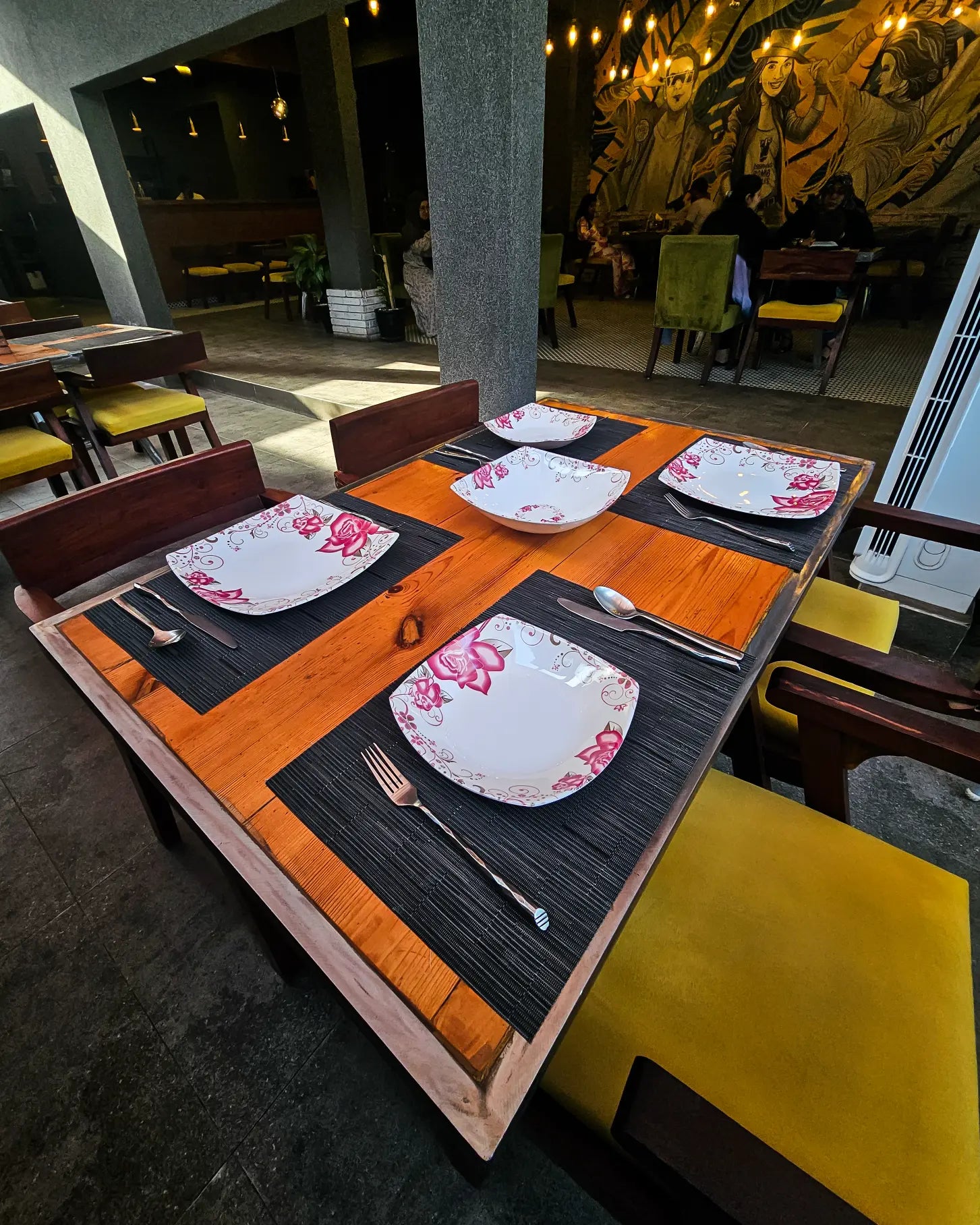 Zarif Dinner Set